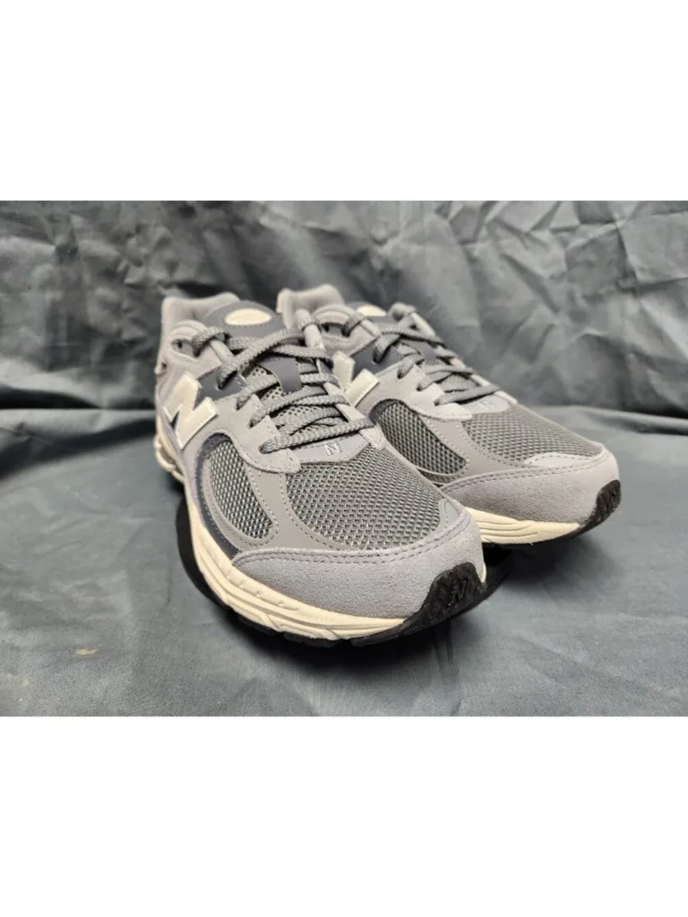 New Balance 2002 (GS) Sneakers Suede GC2002ST Grey Boys Size 4 NEW IN BOX!
